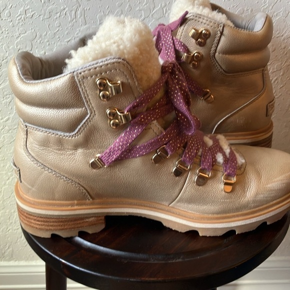 Sorel: Lennox Hiker Lux Booties - Fungi-Gold Conquest Sherpa- 9.5 - Picture 16 of 16